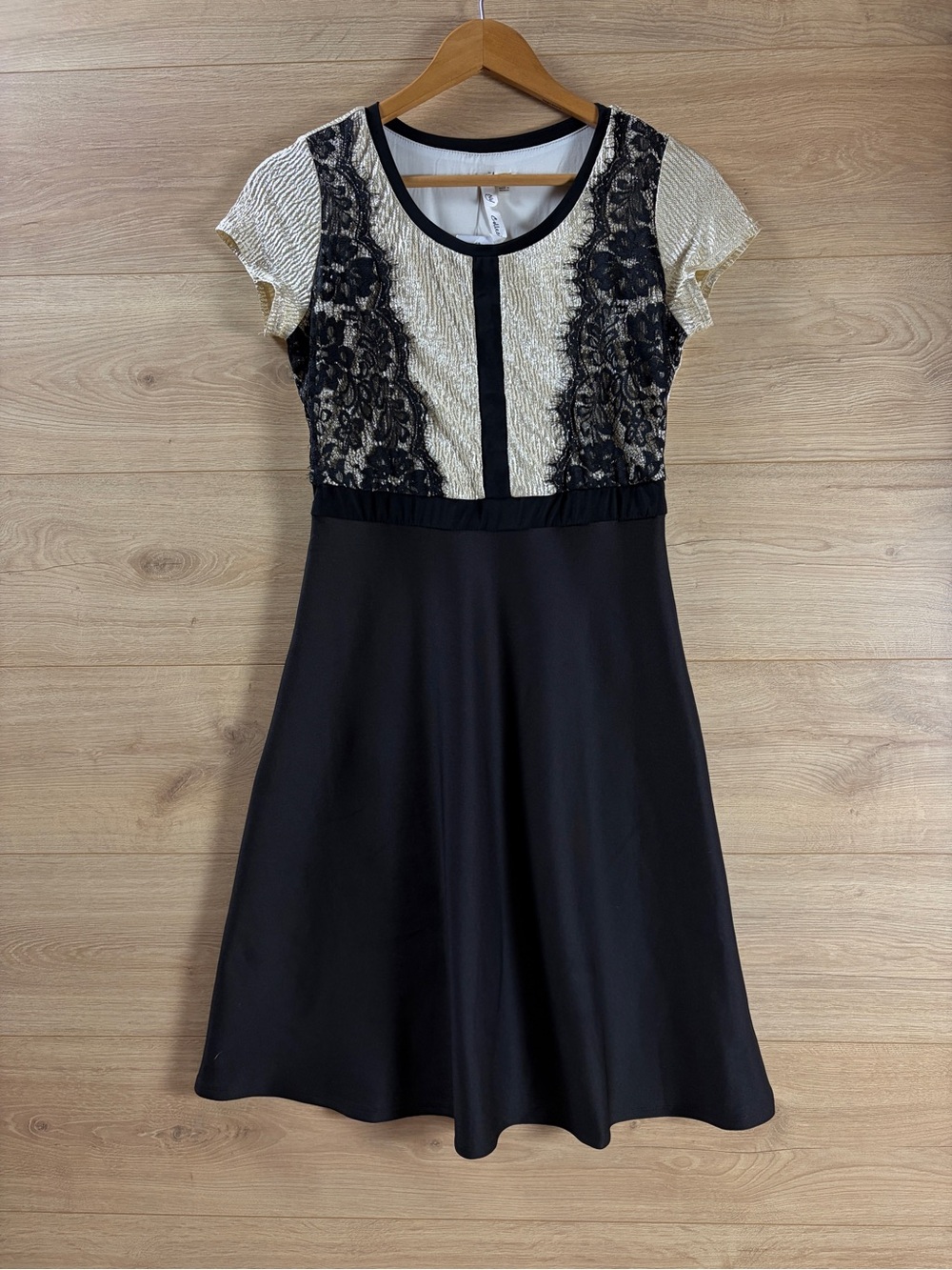 Elegant Black and Cream Lace-Trim Fit & Flare Midi Dress NY Collection XS